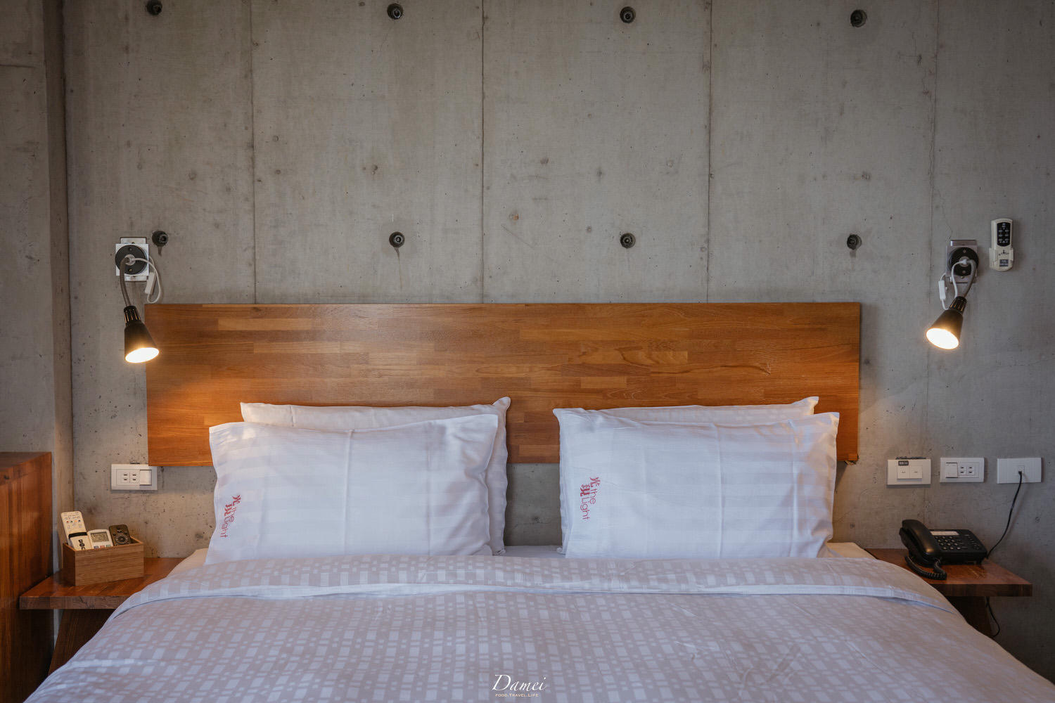 恆春住宿|光現旅宿 The Light Inn-當暖光撒進類清水模壁面,柔軟了空間每一處 - 第16張圖
