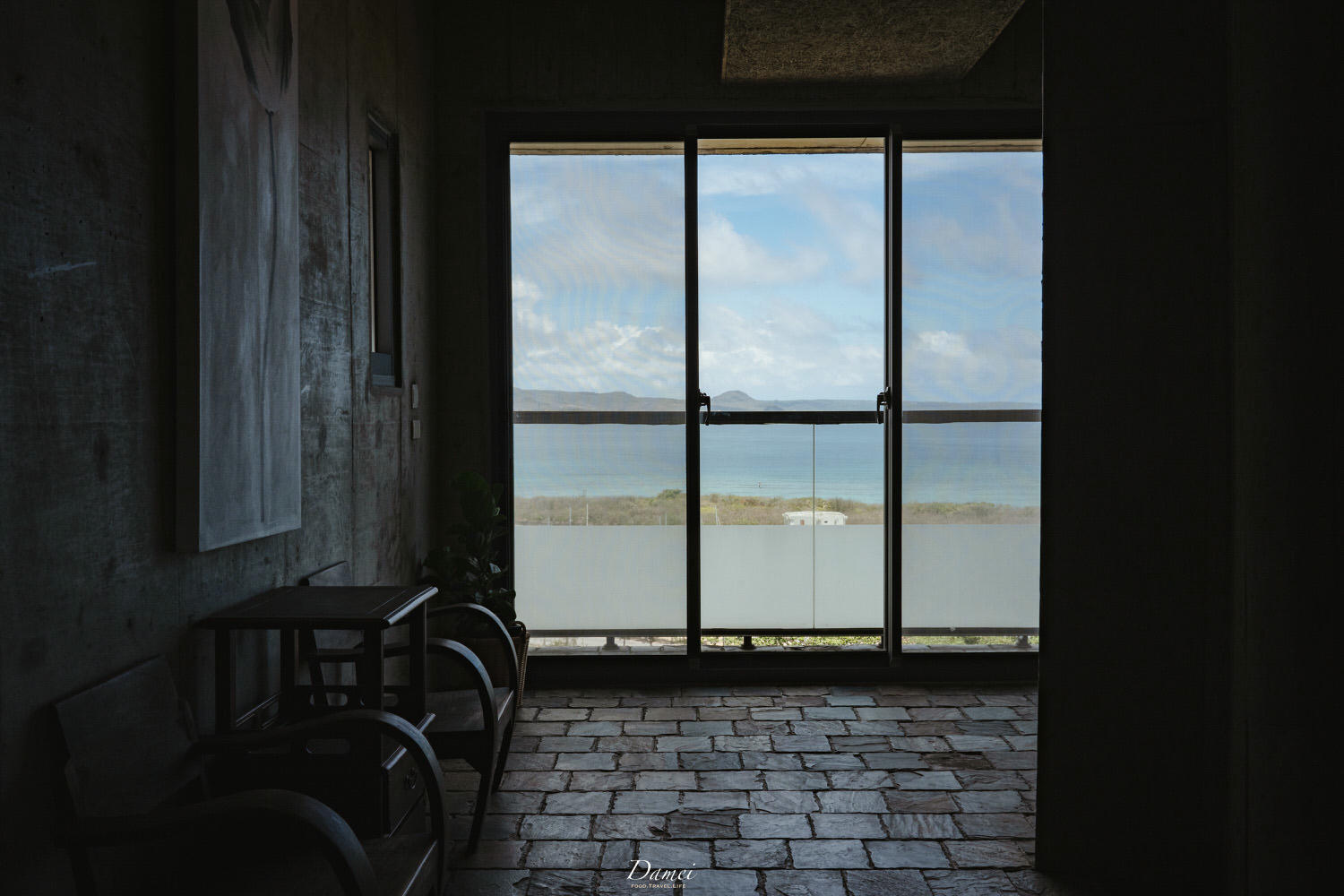 恆春住宿|光現旅宿 The Light Inn-當暖光撒進類清水模壁面,柔軟了空間每一處 - 第27張圖