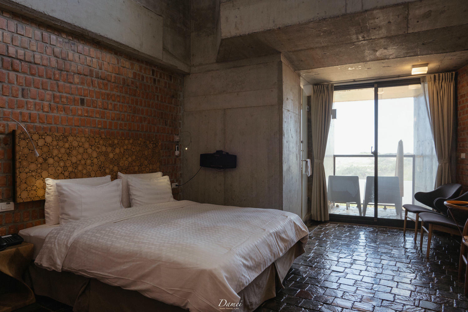 恆春住宿|光現旅宿 The Light Inn-當暖光撒進類清水模壁面,柔軟了空間每一處 - 第28張圖