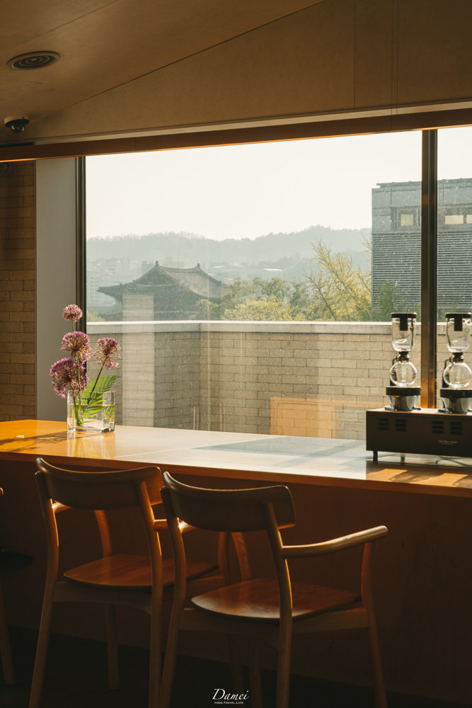 藍瓶咖啡 三清店 BLUE BOTTLE COFFEE-眺望景福宮美景!鐘路區裡的一抹清新之處 - 第13張圖
