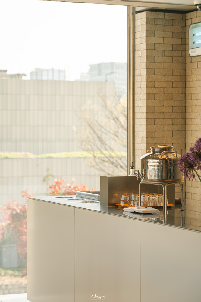 藍瓶咖啡 三清店 BLUE BOTTLE COFFEE-眺望景福宮美景!鐘路區裡的一抹清新之處 - 第10張圖
