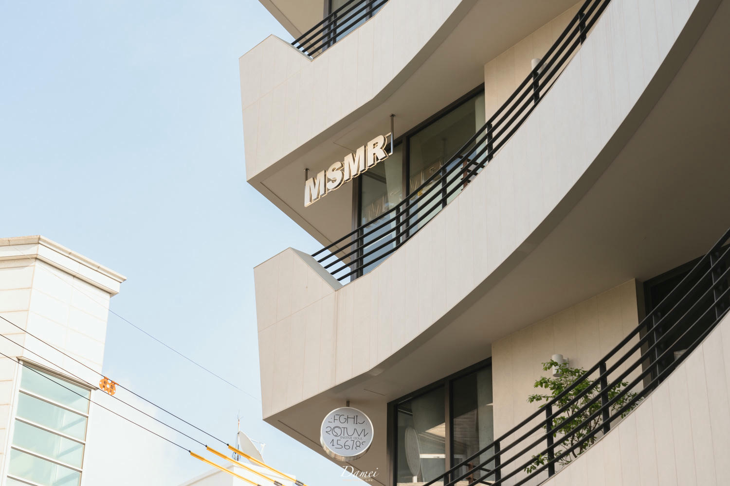 韓國首爾購物|MSMR-漢南洞精品店服務等級的潮牌襪店,還有新鮮草莓可以吃 - 第3張圖