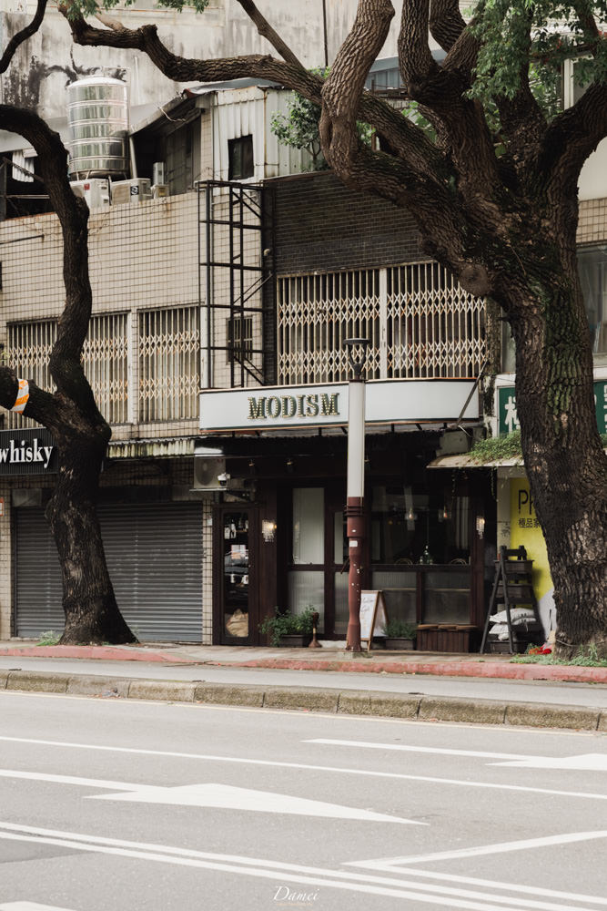 天母咖啡廳推薦|摩德年代天母店-台北歐式街角享受慢步調與美味餐食 - 第2張圖