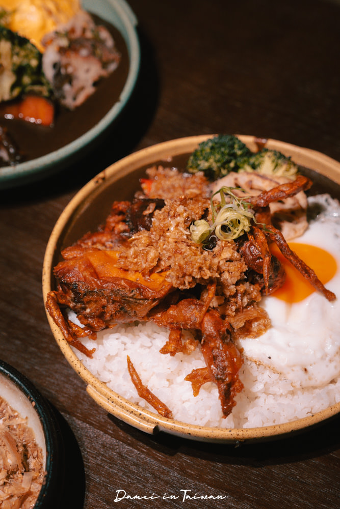 台北大安|TAKEOUT CURRY SHOP 咖哩專門店-軟殼蟹咖哩好驚喜!店貓兩隻陪玩捨不得離開 - 第11張圖