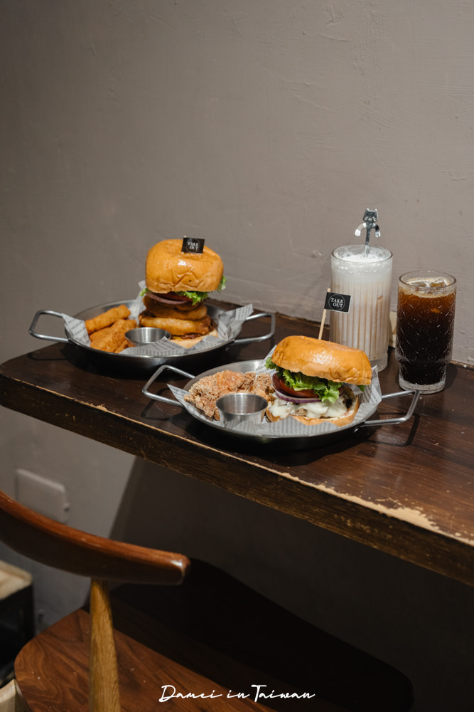 台北中山|Take Out Burger 民權店-用心選料的多口味漢堡!貓咪們陪吃陪玩特別療癒 - 第15張圖