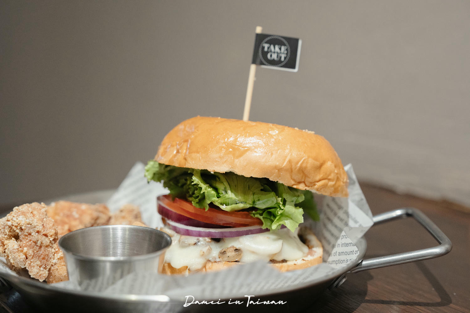 台北中山|Take Out Burger 民權店-用心選料的多口味漢堡!貓咪們陪吃陪玩特別療癒 - 第16張圖