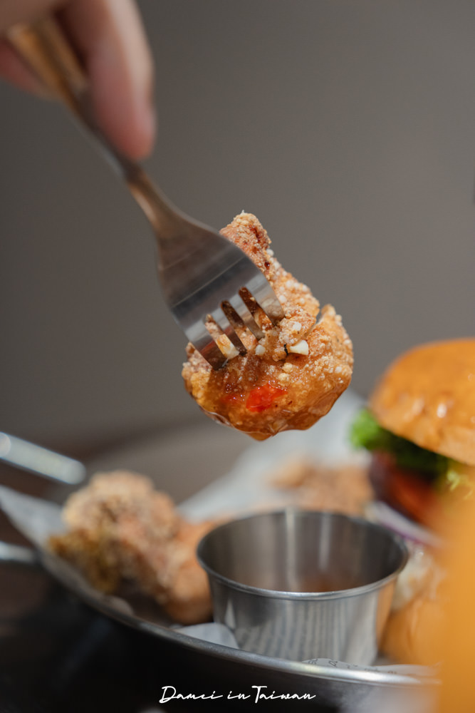 台北中山|Take Out Burger 民權店-用心選料的多口味漢堡!貓咪們陪吃陪玩特別療癒 - 第21張圖