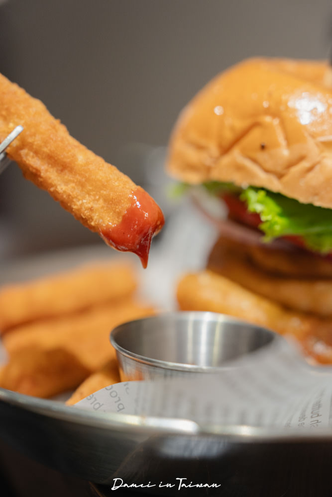 台北中山|Take Out Burger 民權店-用心選料的多口味漢堡!貓咪們陪吃陪玩特別療癒 - 第23張圖