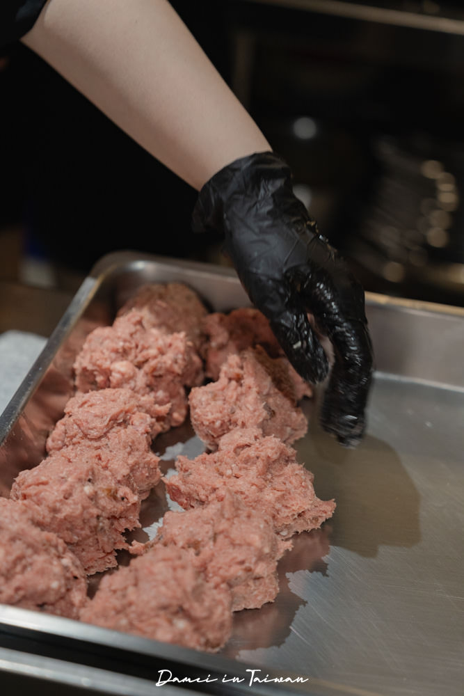 台北中山|Take Out Burger 民權店-用心選料的多口味漢堡!貓咪們陪吃陪玩特別療癒 - 第13張圖