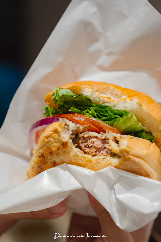 台北中山|Take Out Burger 民權店-用心選料的多口味漢堡!貓咪們陪吃陪玩特別療癒 - 第18張圖