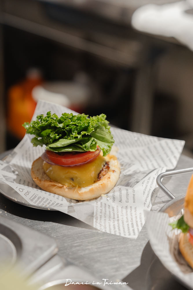 台北中山|Take Out Burger 民權店-用心選料的多口味漢堡!貓咪們陪吃陪玩特別療癒 - 第12張圖