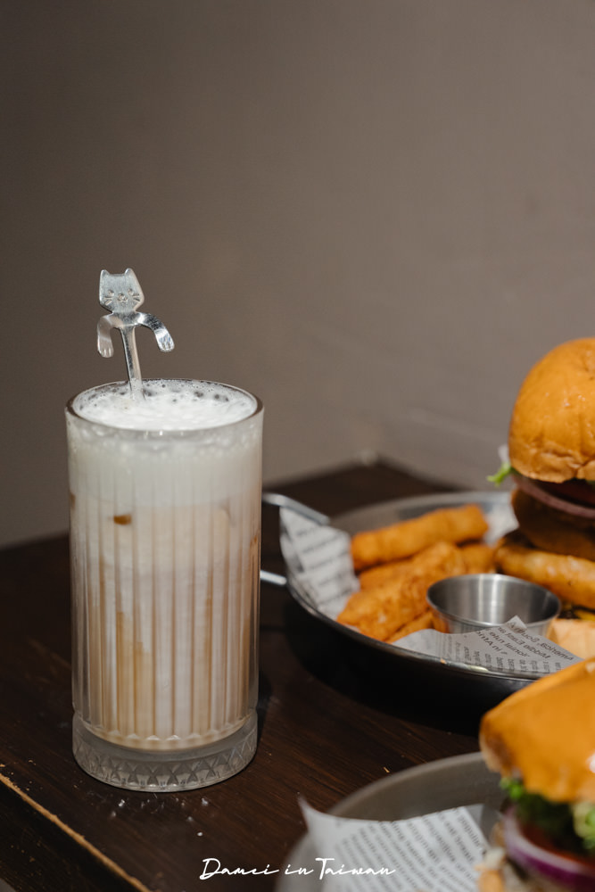 台北中山|Take Out Burger 民權店-用心選料的多口味漢堡!貓咪們陪吃陪玩特別療癒 - 第28張圖