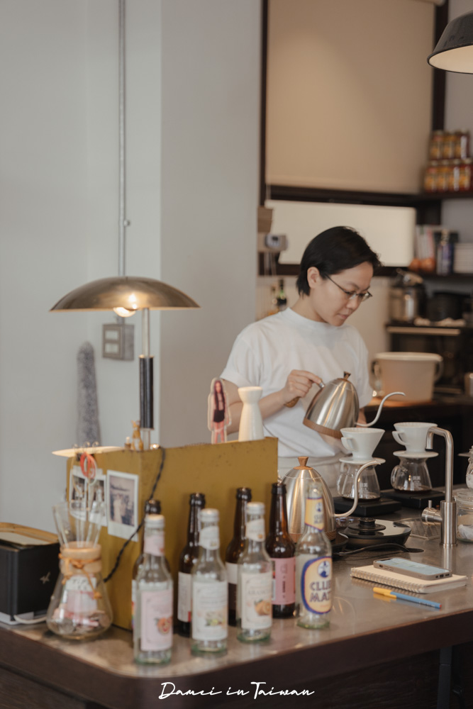 台中西區|longhouse coffee shop-模範社區裡的歐洲咖啡館,康寶藍是招牌! - 第10張圖