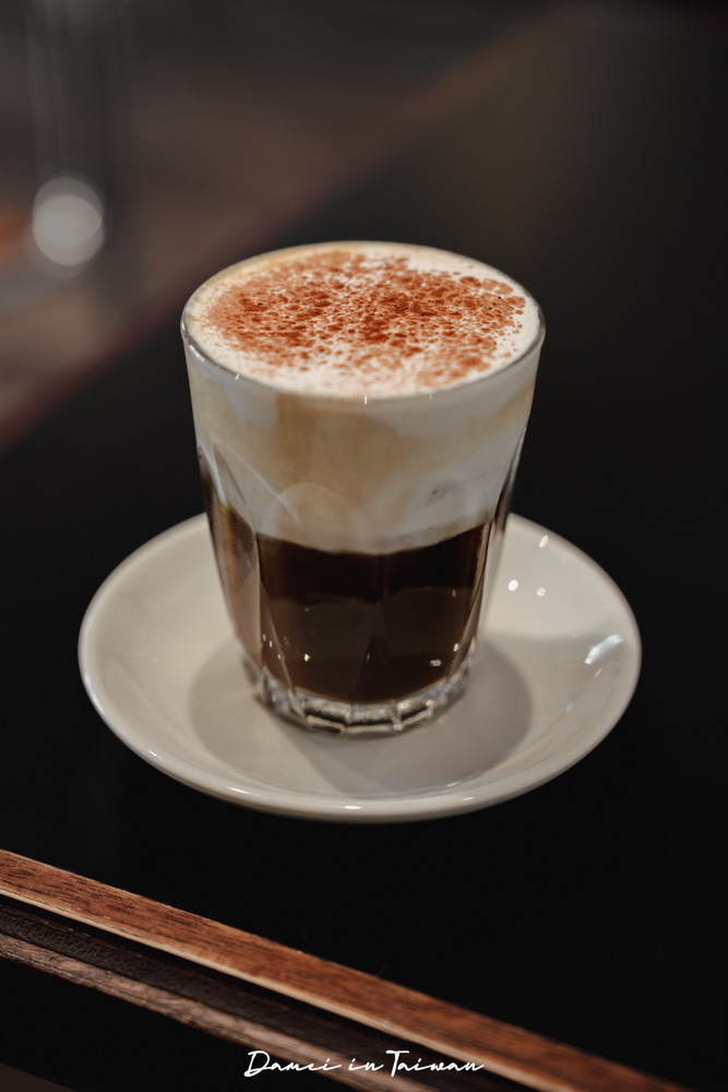 台中西區|longhouse coffee shop-模範社區裡的歐洲咖啡館,康寶藍是招牌! - 第19張圖
