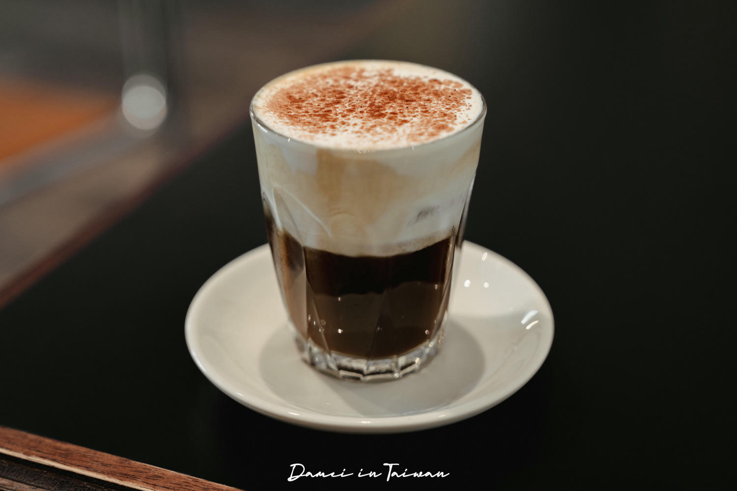 台中西區|longhouse coffee shop-模範社區裡的歐洲咖啡館,康寶藍是招牌! - 第18張圖