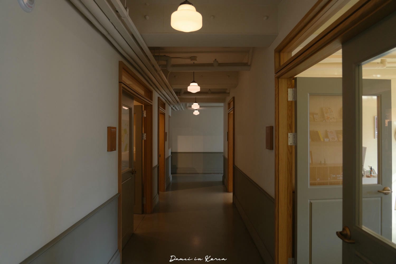 韓國首爾|LCDC SEOUL-聖水洞文青逛街空間,結合咖啡、酒吧與展覽 - 第17張圖