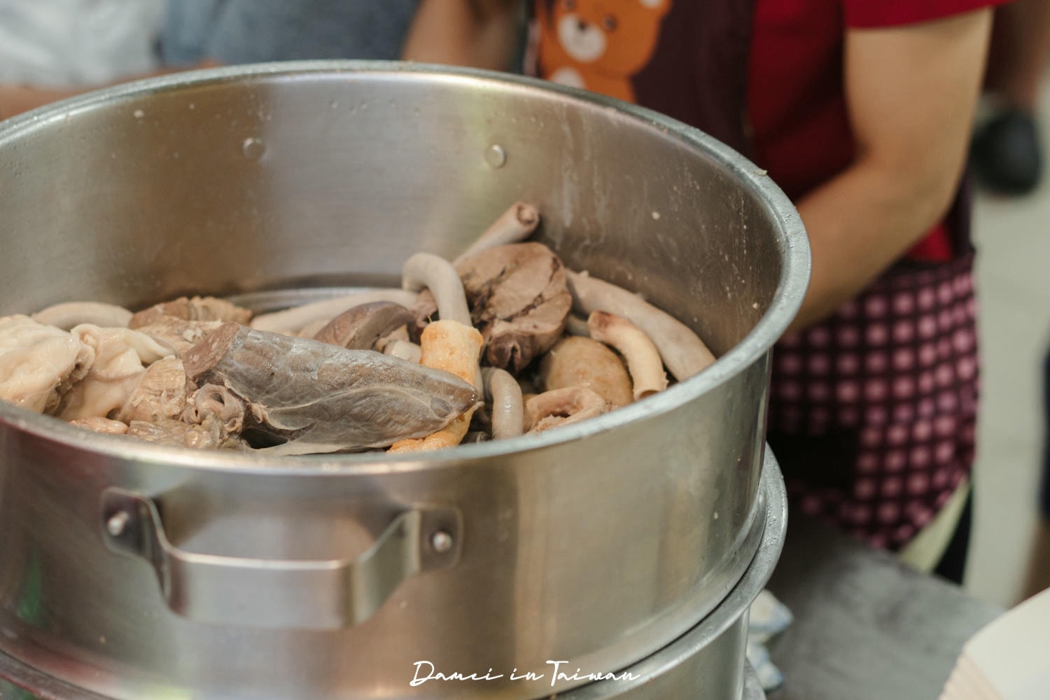 基隆仁愛|基隆孝三大腸圈-基隆超人氣小吃!許多人的回憶,沾醬是招牌 - 第4張圖