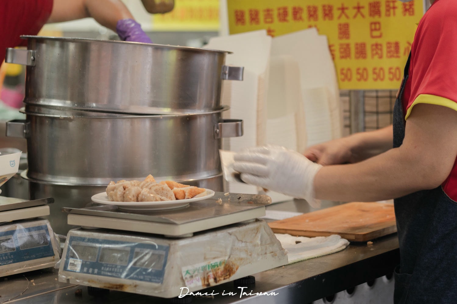 基隆仁愛|基隆孝三大腸圈-基隆超人氣小吃!許多人的回憶,沾醬是招牌 - 第5張圖
