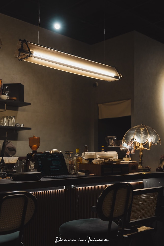 台中深夜咖啡廳|菸灰 Coffee Project-原子街裡的深夜咖啡廳,多種特色咖啡特調要試試看 - 第5張圖
