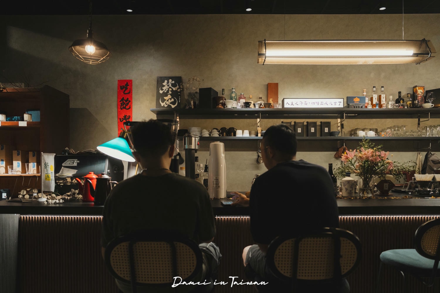 台中深夜咖啡廳|菸灰 Coffee Project-原子街裡的深夜咖啡廳,多種特色咖啡特調要試試看 - 第4張圖