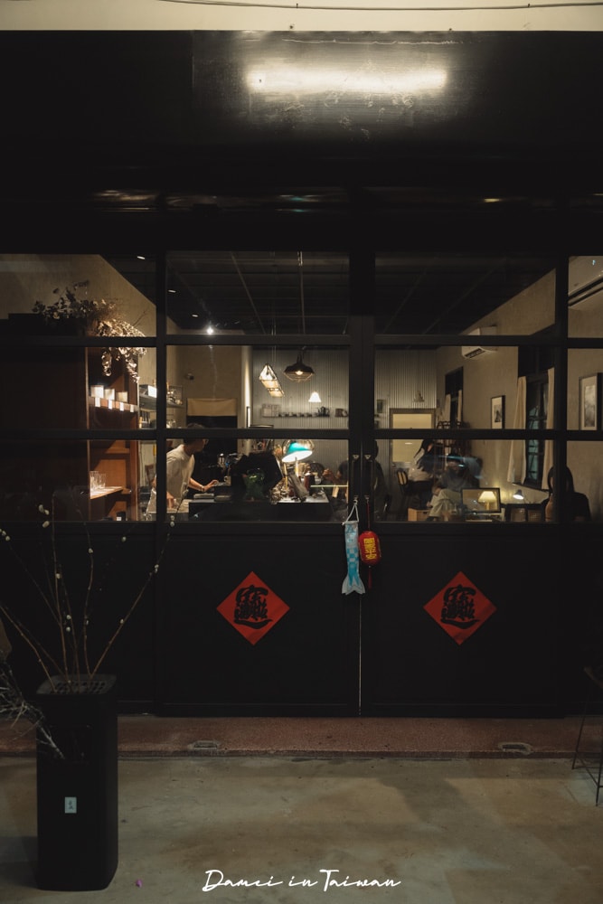 台中深夜咖啡廳|菸灰 Coffee Project-原子街裡的深夜咖啡廳,多種特色咖啡特調要試試看 - 第3張圖