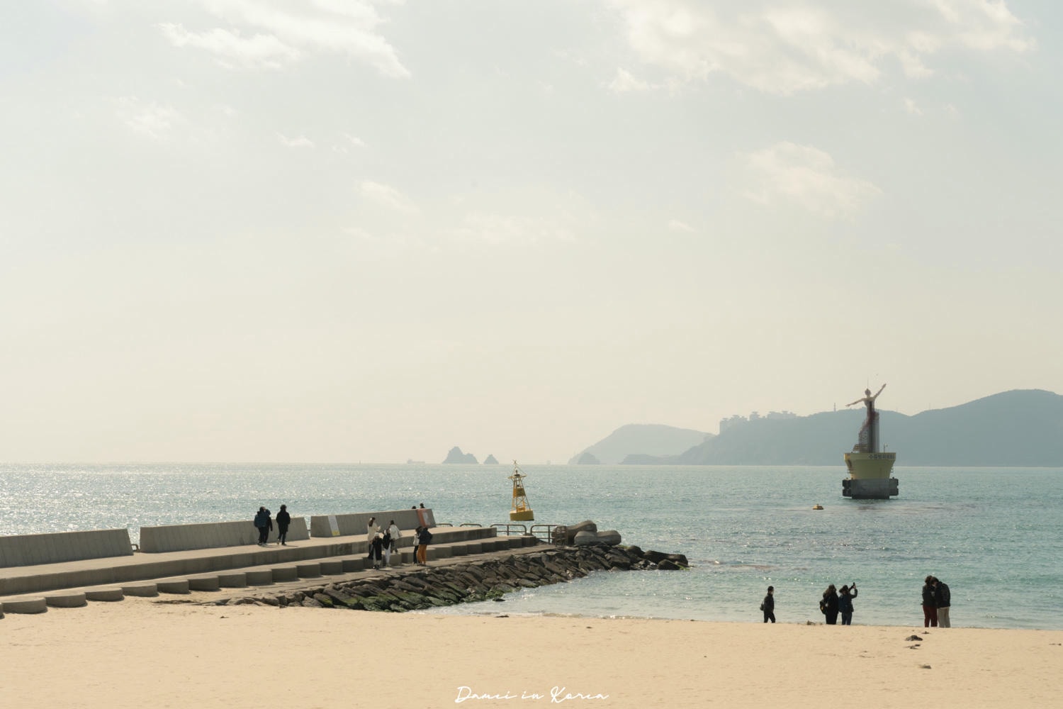 釜山必去!海雲台海水浴場,湛藍海水與白沙灣,還有釜山代表的海鷗群 - 第8張圖