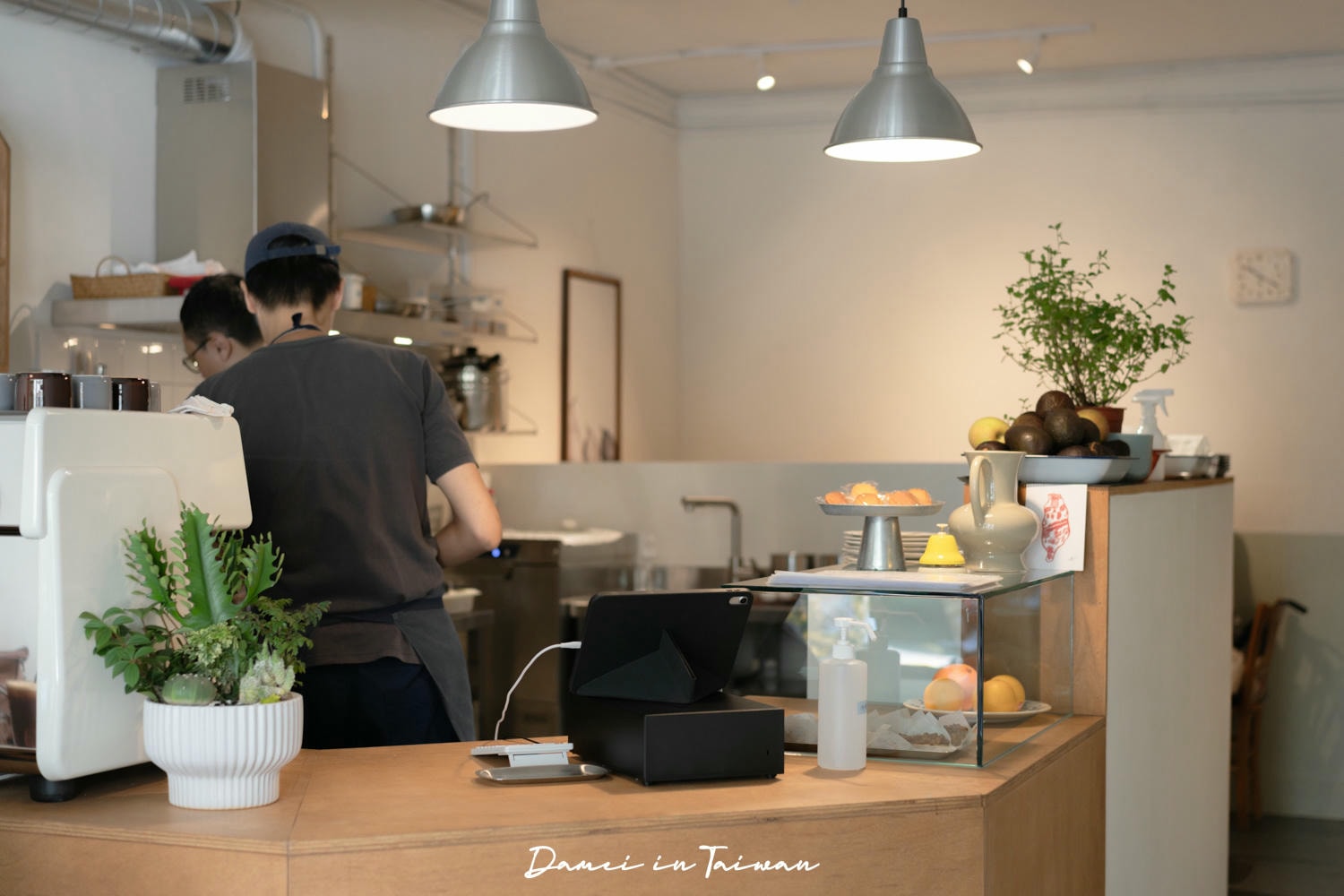 六張犁咖啡館「Binôme Café 彼儂咖啡館」熟悉的布丁並與早午餐一起回歸 - 第4張圖