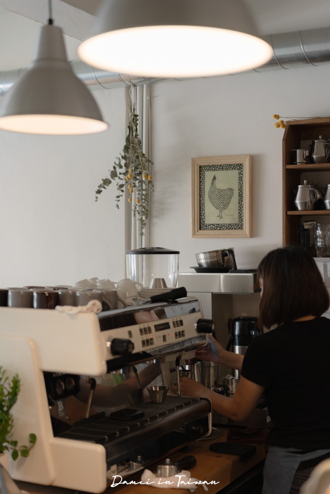 六張犁咖啡館「Binôme Café 彼儂咖啡館」熟悉的布丁並與早午餐一起回歸 - 第7張圖