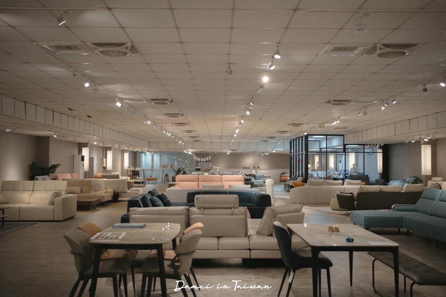 所丘沙發鳥松館|客製沙發專家,台灣工廠製作,多款復刻設計沙發任你挑選 - 第2張圖
