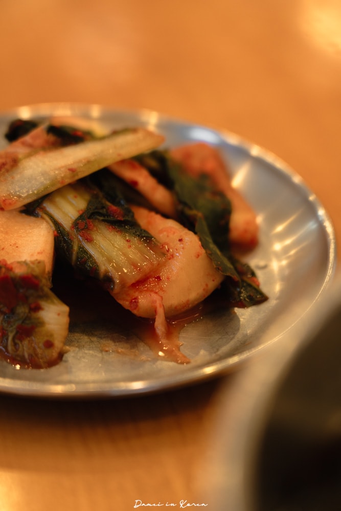 韓國首爾|東廟清燉雞腿刀削麵 동묘백숙닭국수-半雞清燉湯麵,份量大也很多饕客來訪 - 第8張圖