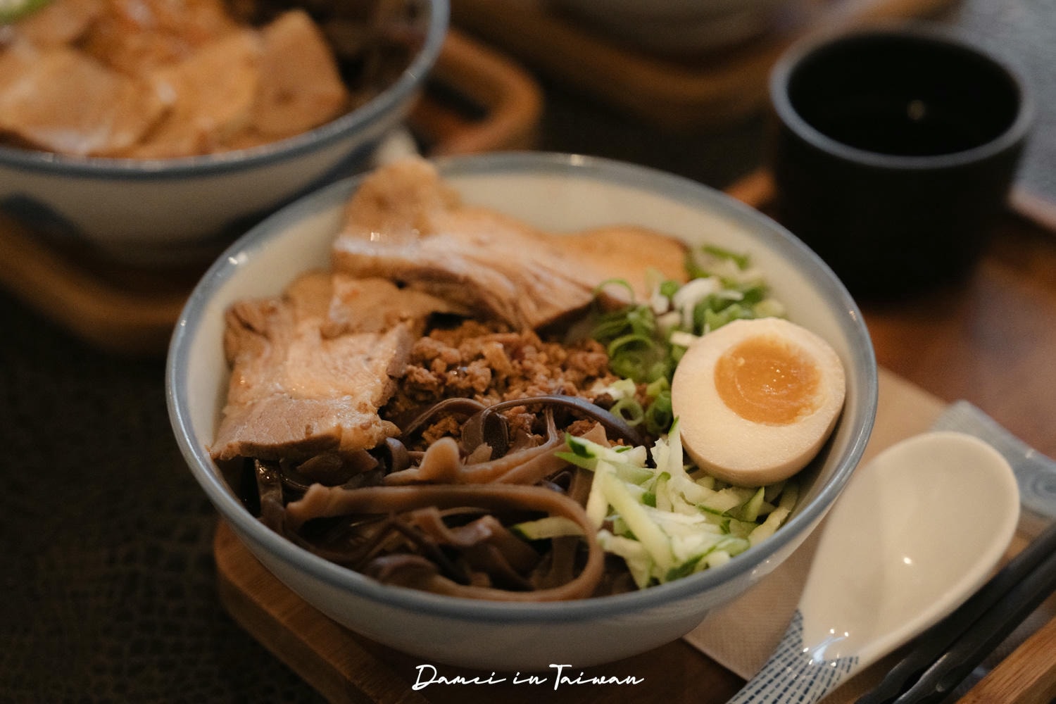 貓空深夜咖啡「生活在他方 夜貓店」不僅千層是必點,眷村乾拌麵也很值得一試 - 第18張圖
