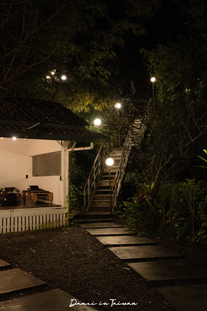 貓空深夜咖啡「生活在他方 夜貓店」不僅千層是必點,眷村乾拌麵也很值得一試 - 第2張圖