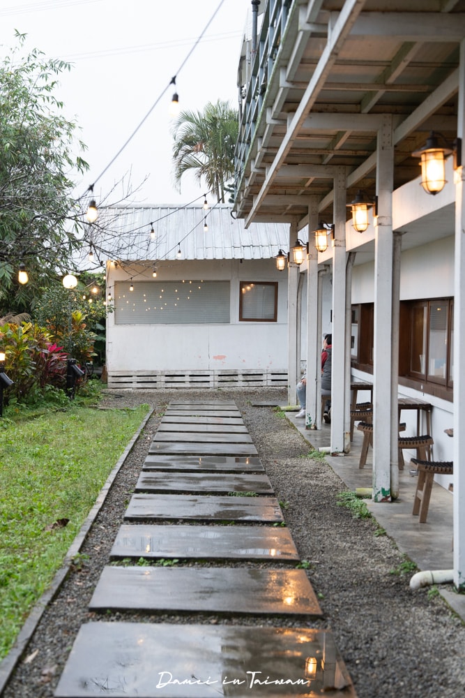 貓空深夜咖啡「生活在他方 夜貓店」不僅千層是必點,眷村乾拌麵也很值得一試 - 第4張圖