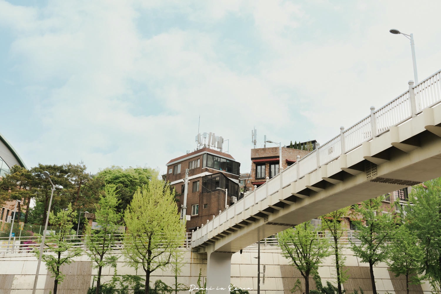 首爾隱藏版觀景台|綠莎坪站天橋,搭地鐵就可以到!拍下人生shot - 第5張圖