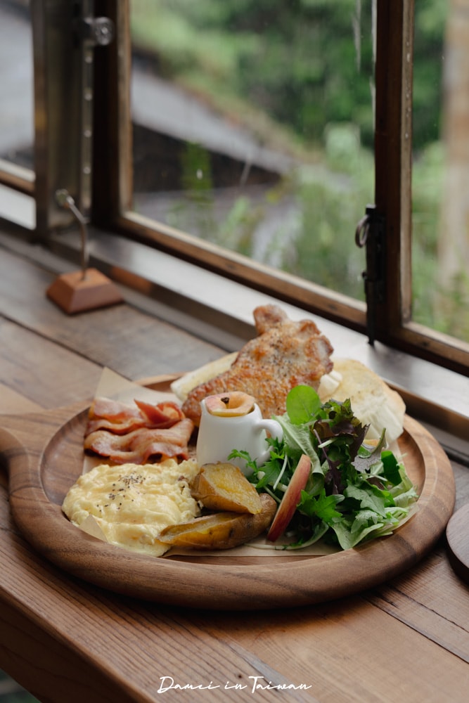 九份早午餐「微光森林 Twilight Cafe」隱山林玻璃屋咖啡早午餐館,遠眺北海岸 - 第15張圖