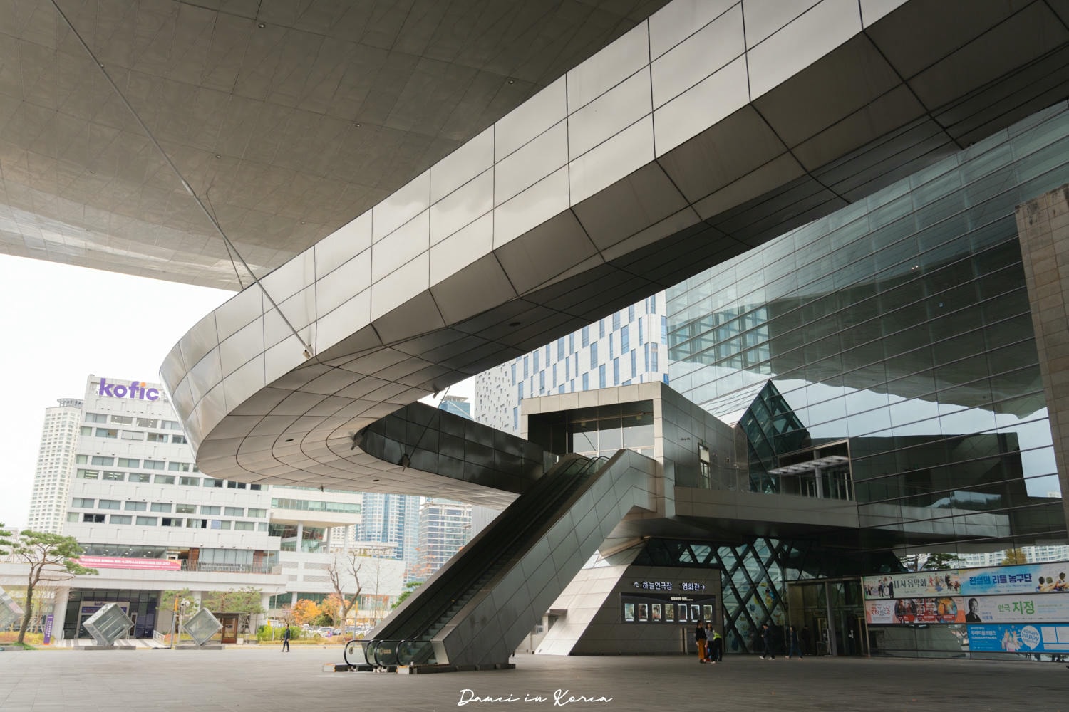 釜山電影殿堂-讓人驚艷的懸吊式建築,釜山電影節場地參訪 - 第9張圖