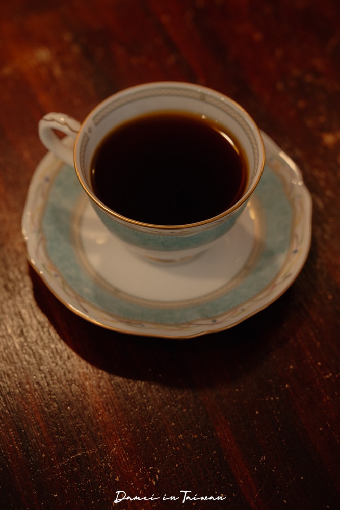 友間Cafe’-台中咖啡店賣著粉漿蛋餅?平房裡的復古感性 - 第17張圖