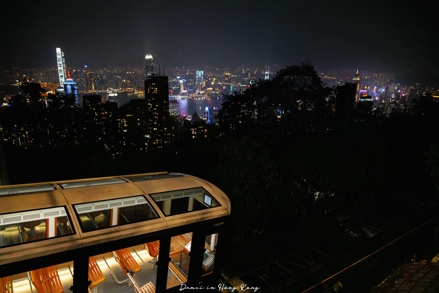 香港山頂纜車-世界三大夜景,擁有百年歷史的現代化纜車,復古又好拍 - 第15張圖