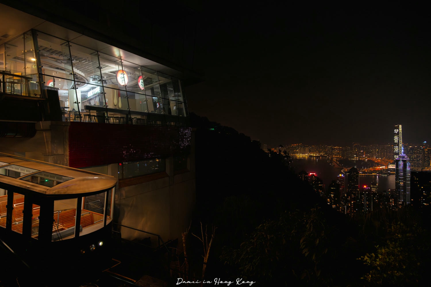 香港山頂纜車-世界三大夜景,擁有百年歷史的現代化纜車,復古又好拍 - 第14張圖
