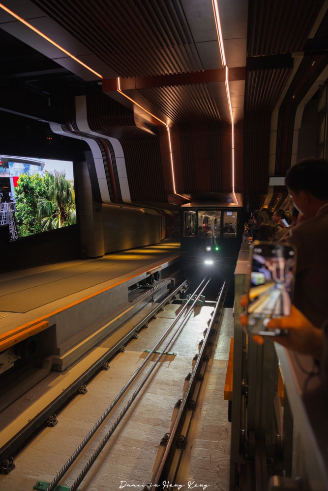 香港山頂纜車-世界三大夜景,擁有百年歷史的現代化纜車,復古又好拍 - 第13張圖