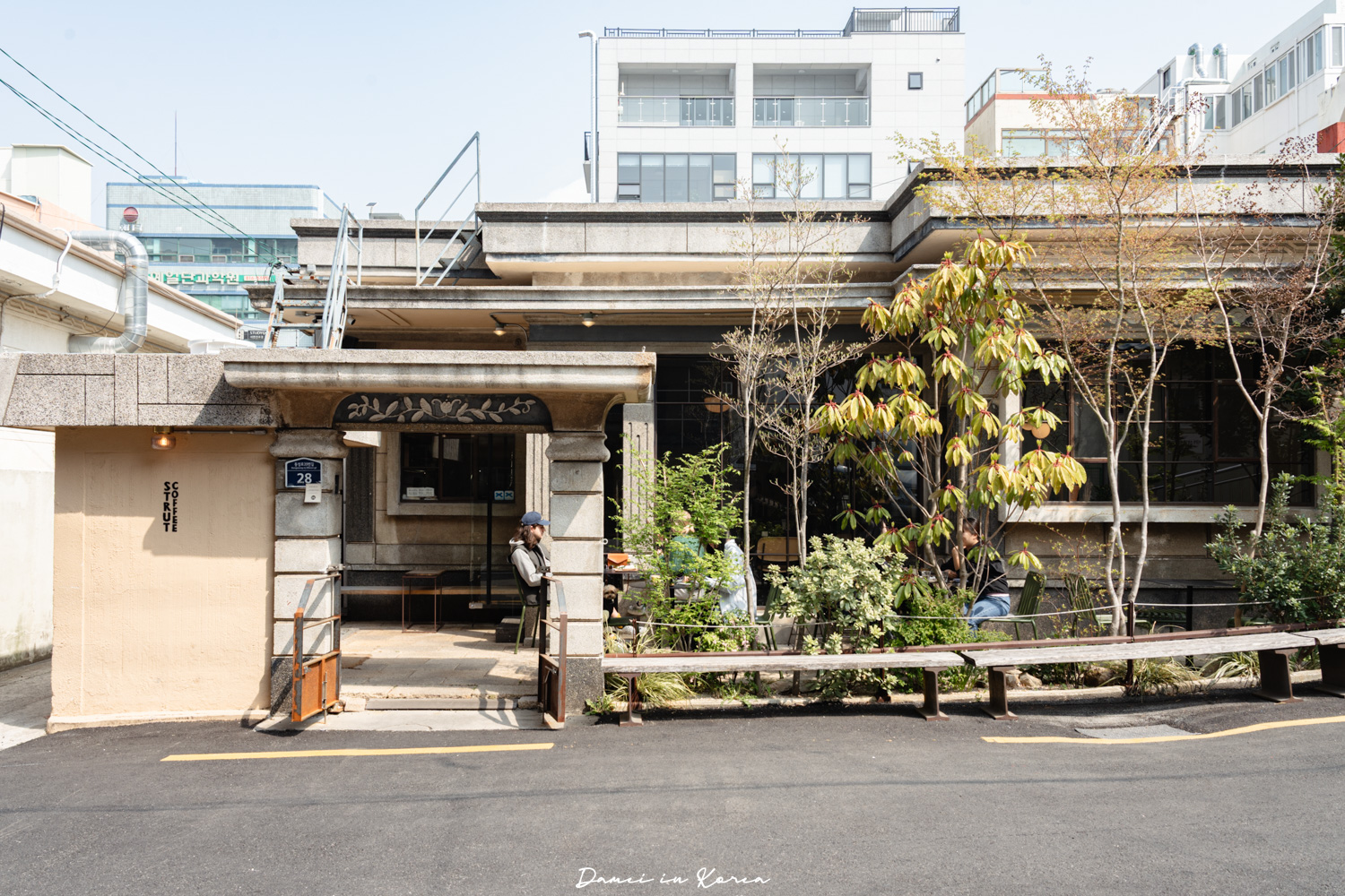 釜山田浦咖啡推薦「STRUT COFFEE」2025世界百大咖啡,SOE咖啡必搭超酥脆香甜蛋塔 - 第2張圖