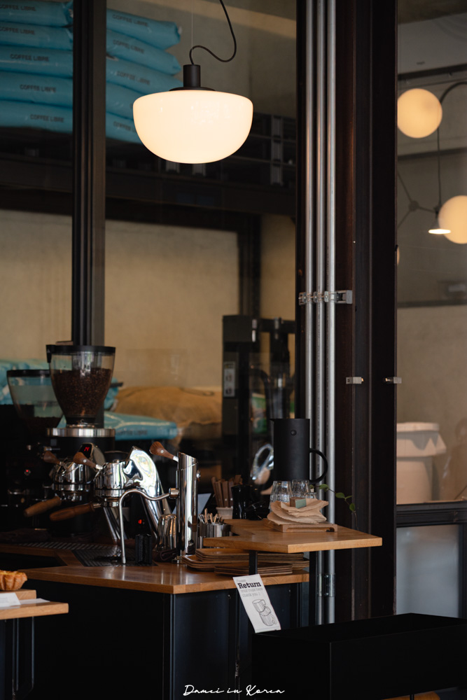 釜山田浦咖啡推薦「STRUT COFFEE」2025世界百大咖啡,SOE咖啡必搭超酥脆香甜蛋塔 - 第12張圖