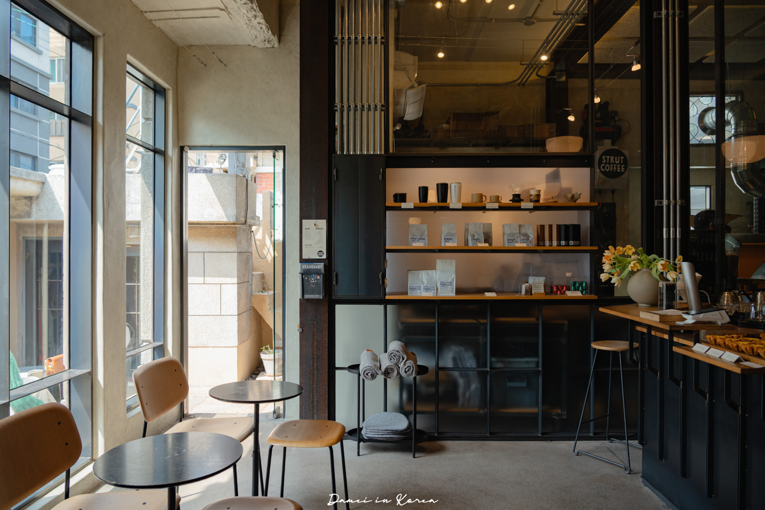 釜山田浦咖啡推薦「STRUT COFFEE」2025世界百大咖啡,SOE咖啡必搭超酥脆香甜蛋塔 - 第8張圖