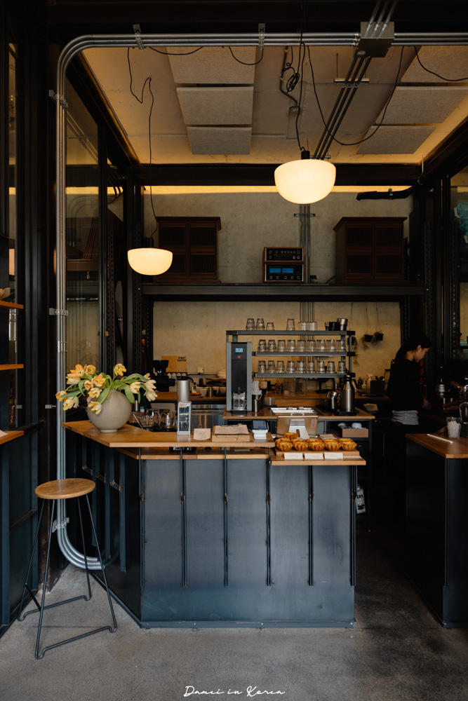 釜山田浦咖啡推薦「STRUT COFFEE」2025世界百大咖啡,SOE咖啡必搭超酥脆香甜蛋塔 - 第11張圖