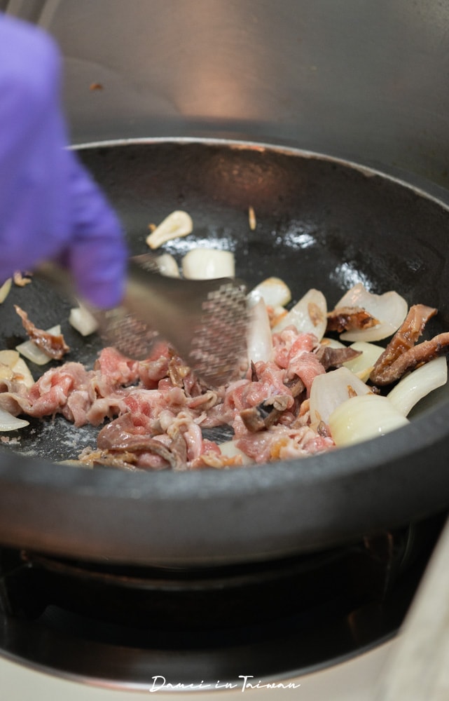 台中南屯美食|發爐石頭火鍋館,經典爆香石頭鍋+超多菜盤選擇 - 第21張圖
