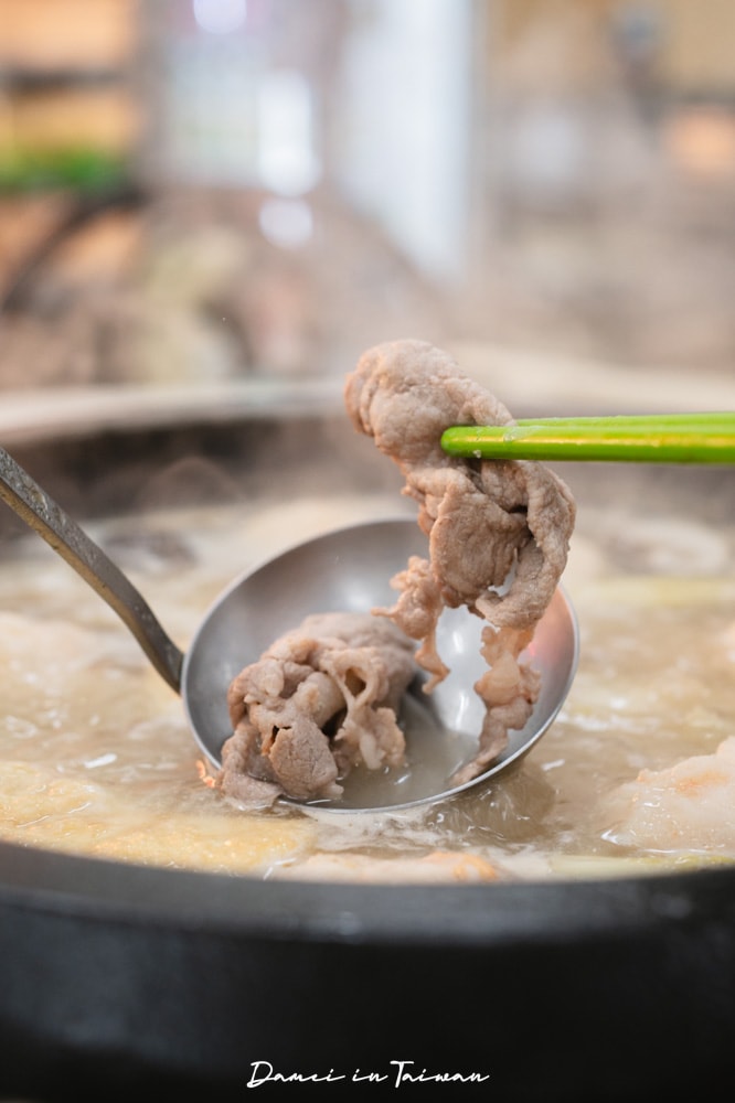 台中南屯美食|發爐石頭火鍋館,經典爆香石頭鍋+超多菜盤選擇 - 第23張圖