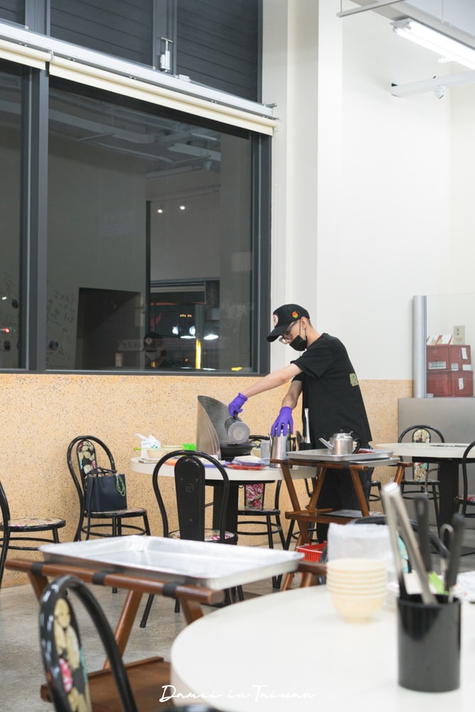 台中南屯美食|發爐石頭火鍋館,經典爆香石頭鍋+超多菜盤選擇 - 第12張圖