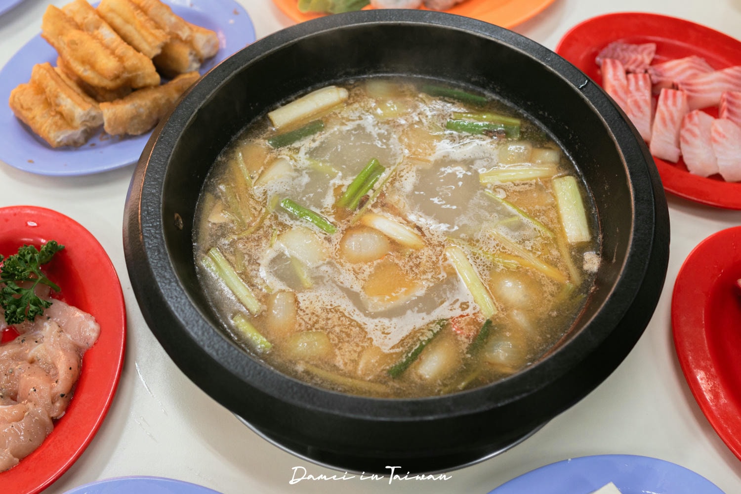 台中南屯美食|發爐石頭火鍋館,經典爆香石頭鍋+超多菜盤選擇 - 第25張圖