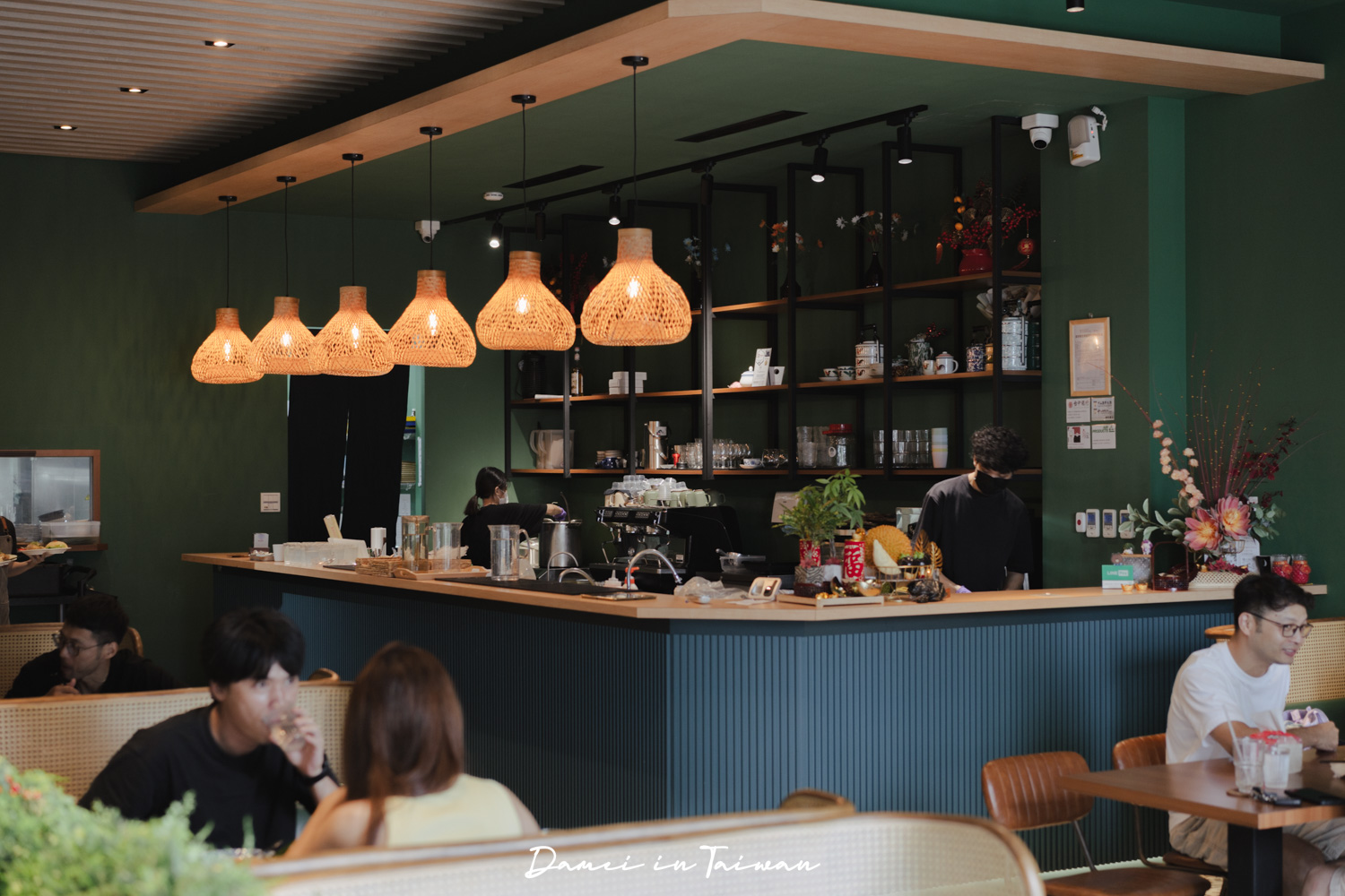 台中南屯美食!「香蕉葉 台中文心店」熱門馬來料理餐廳,推薦假日限定斑蘭咖椰葡式蛋塔 - 第3張圖