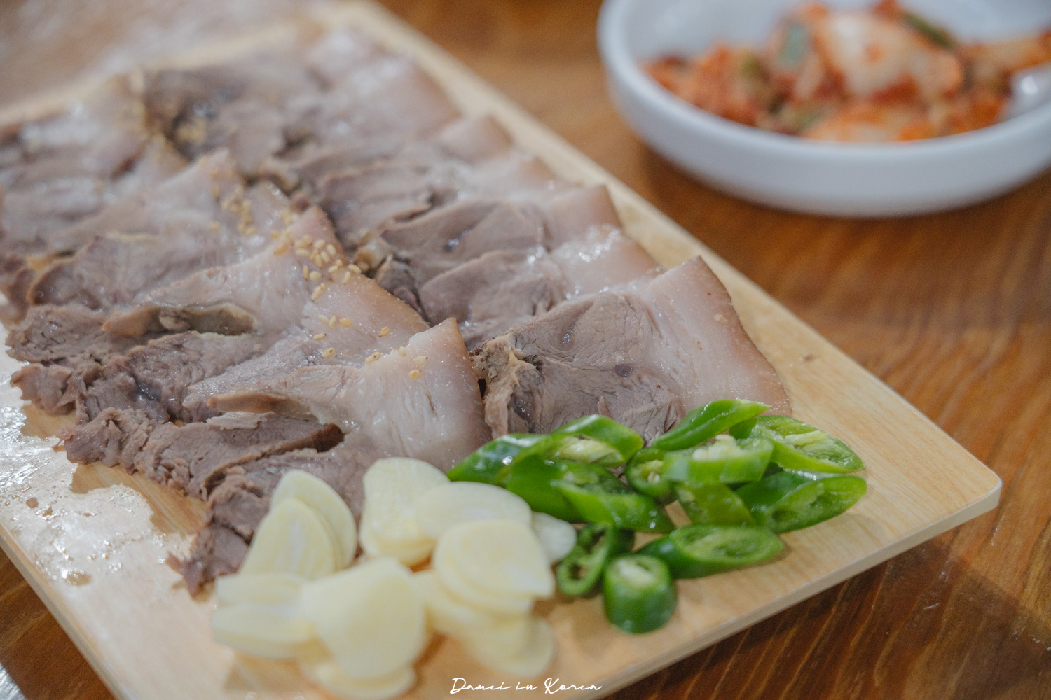 濟州島豬肉湯麵推薦!濟州漢拏麵館제주한라국수-只有在地人的西歸浦豬肉湯麵店,必點特色白切肉 - 第15張圖